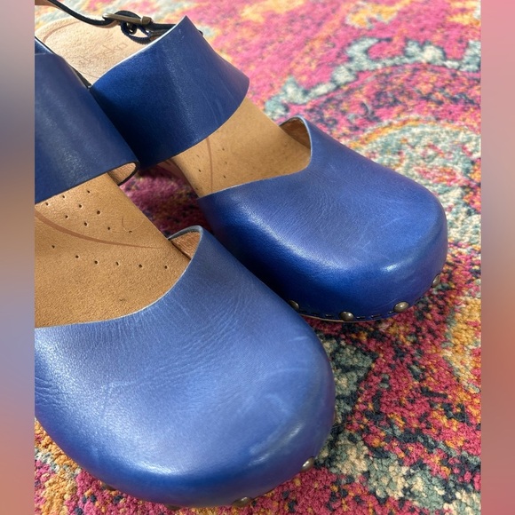 Dansko | Women’s Royal Blue Leather Thea Closed Toe Heel Strap Clogs, Size 8 - Picture 3 of 16